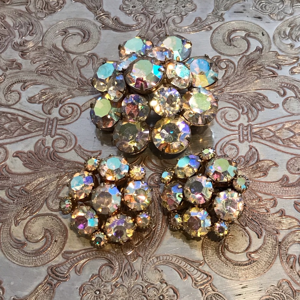 Vintage Weiss Aurora Borealis Brooch and Clip Earrings Set.